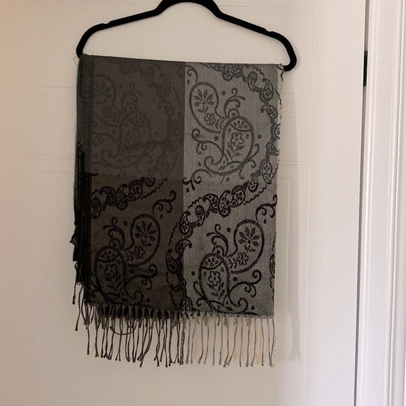 Kaleidos Moda  from Italy magnificent pashmina in beautiful design w/ fringe - Picture 4 of 5